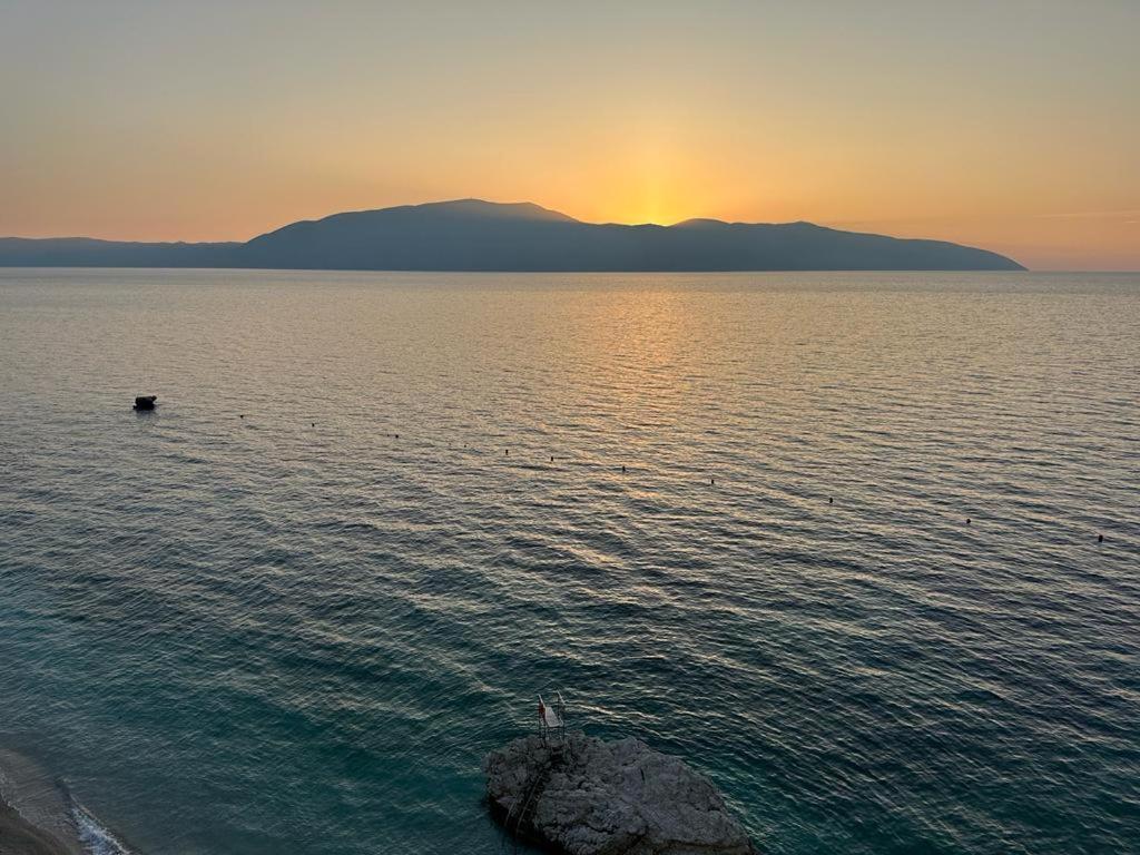 Beachfront With Hotel Facilities Vlore Luaran gambar